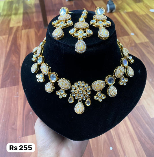 Elegant Kundan Necklace Set with Matching Earrings & Maang Tikka - My Store