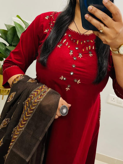 Simple yet elegant This is how we describe our latest launch a Cotton set - red - My Store