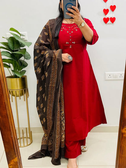 Simple yet elegant This is how we describe our latest launch a Cotton set - red - My Store