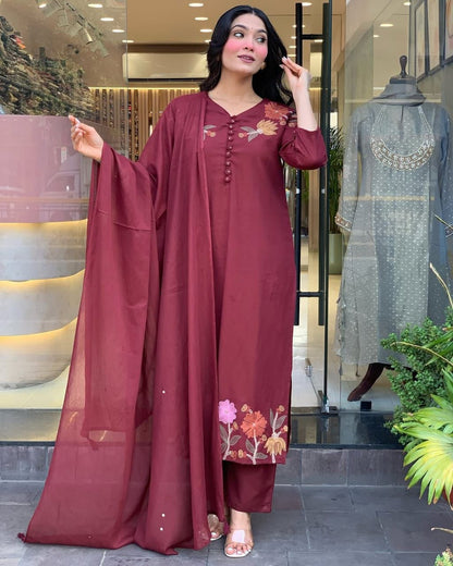 Look super chic in our easy breezy three piece suit set... - My Store